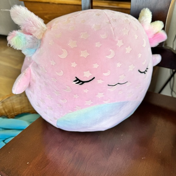 Squishmallows Pink Axolotl Plush
Glow in the dark - Picture 8 of 8
